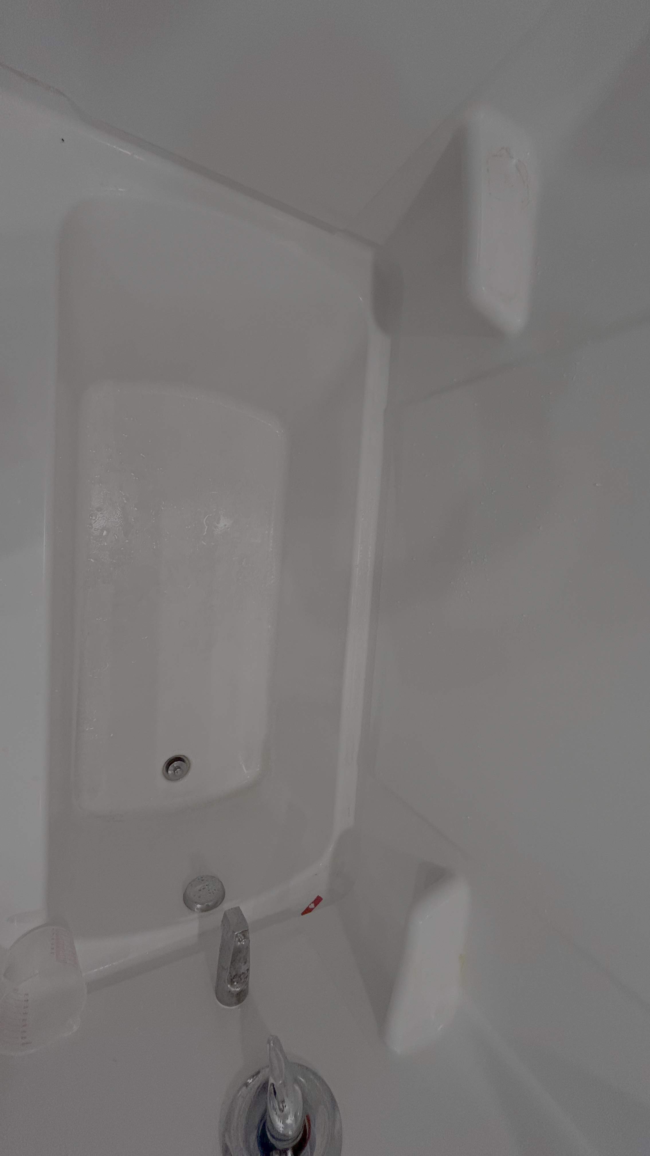 Bathtub before cleaning