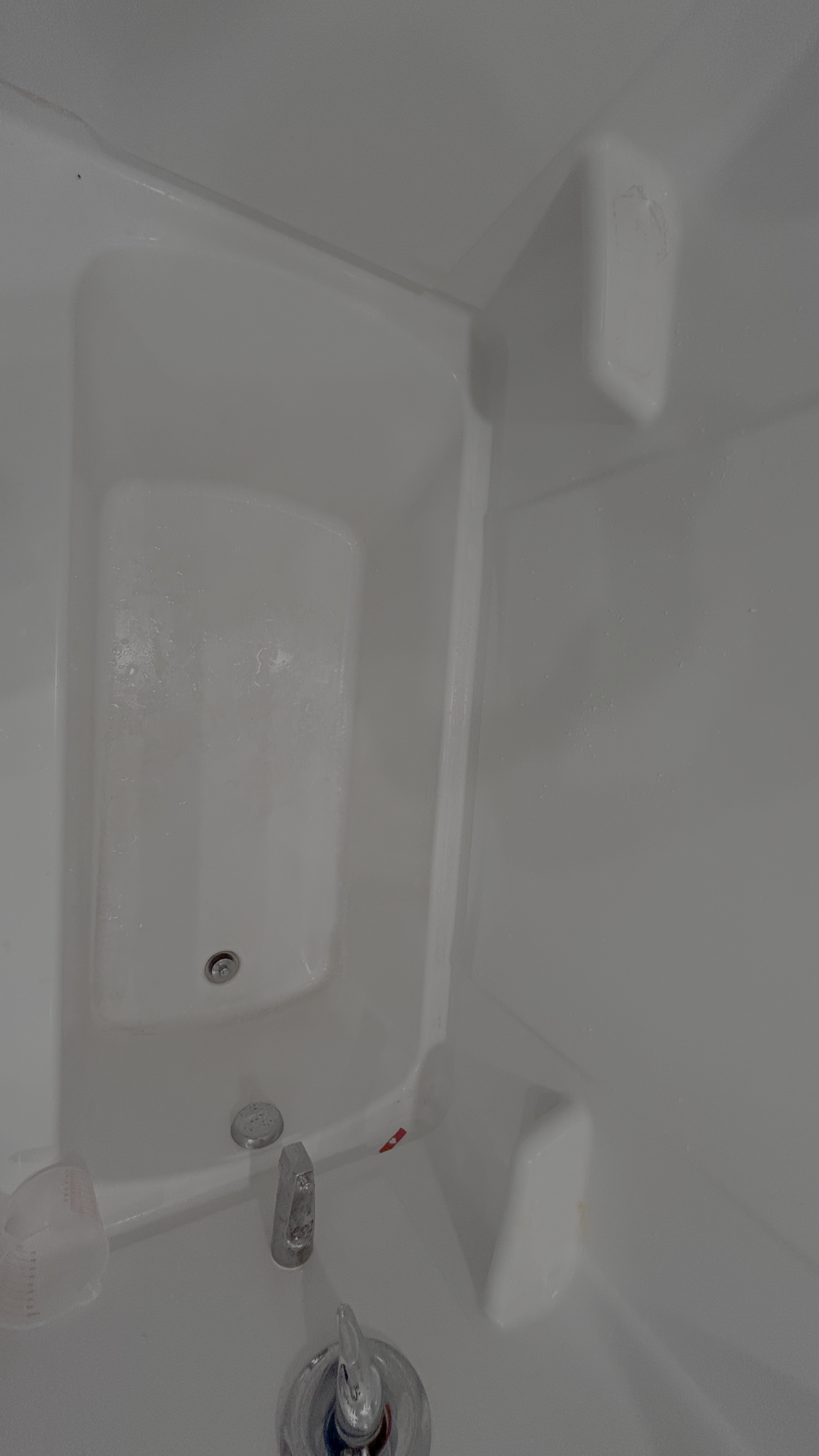 Bathtub before cleaning